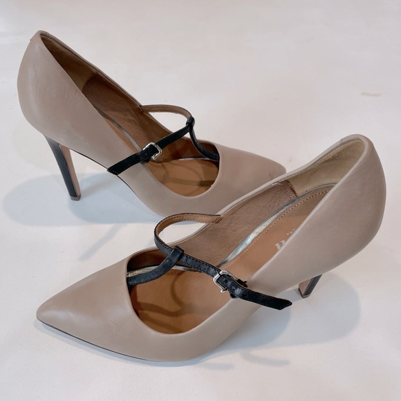 Coach Shoes - COACH Buttery Soft Leather Heels Size 9